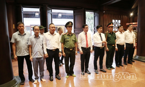 Đoàn đại biểu tỉnh Hưng Yên dâng hương tưởng niệm các anh hùng liệt sĩ tại tỉnh Điện Biên