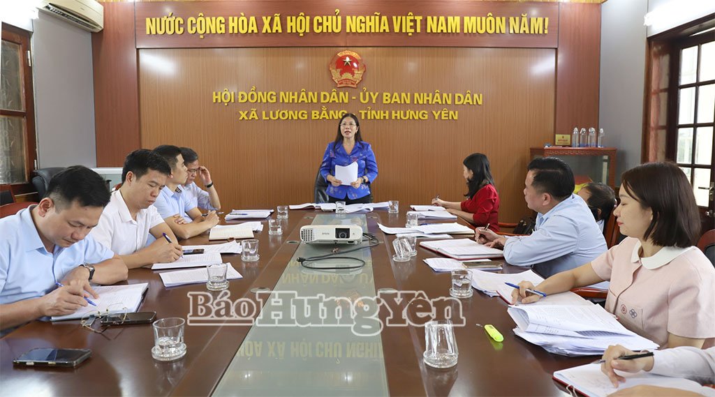 Đồng chí Phó Chủ tịch HĐND tỉnh Trần Thị Tuyết Hương phát biểu tại buổi khảo sát ở xã Lương Bằng.