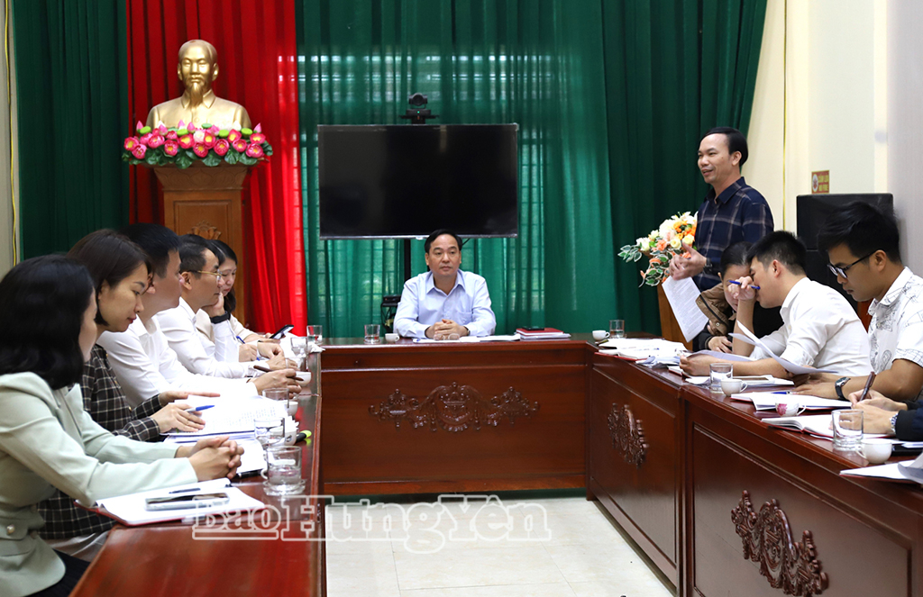 Các đại biểu dự buổi khảo sát. 