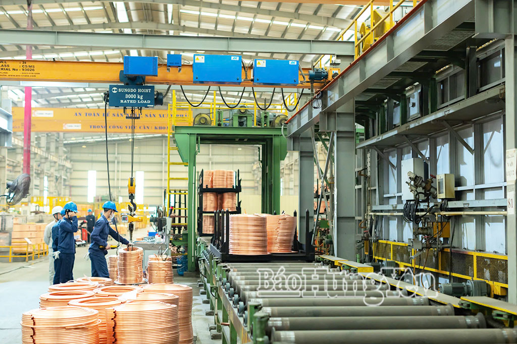 Dây chuyền sản xuất tại Công ty Cổ phần Ống đồng Toàn Phát, xã Như Quỳnh.
