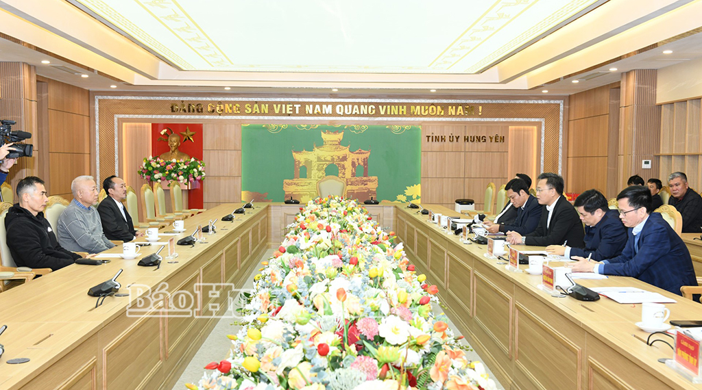 Các đại biểu dự buổi làm việc.