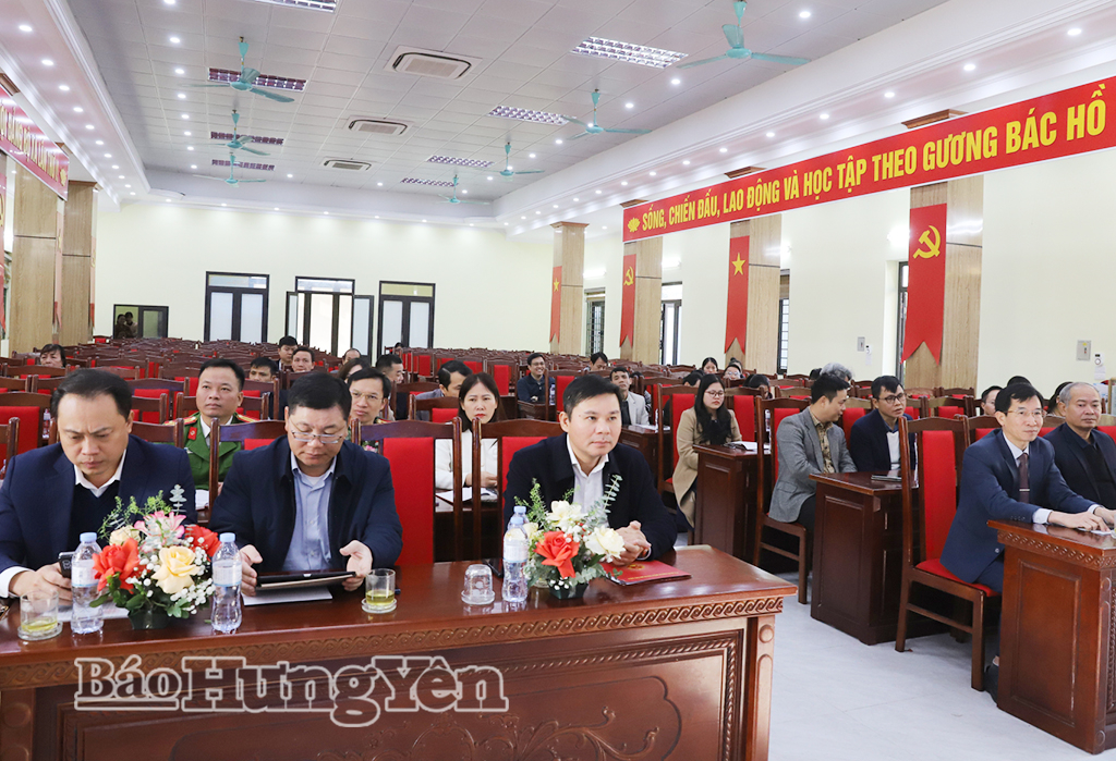 Các đại biểu dự lễ ra quân. Ảnh: Nguyễn Quỳnh