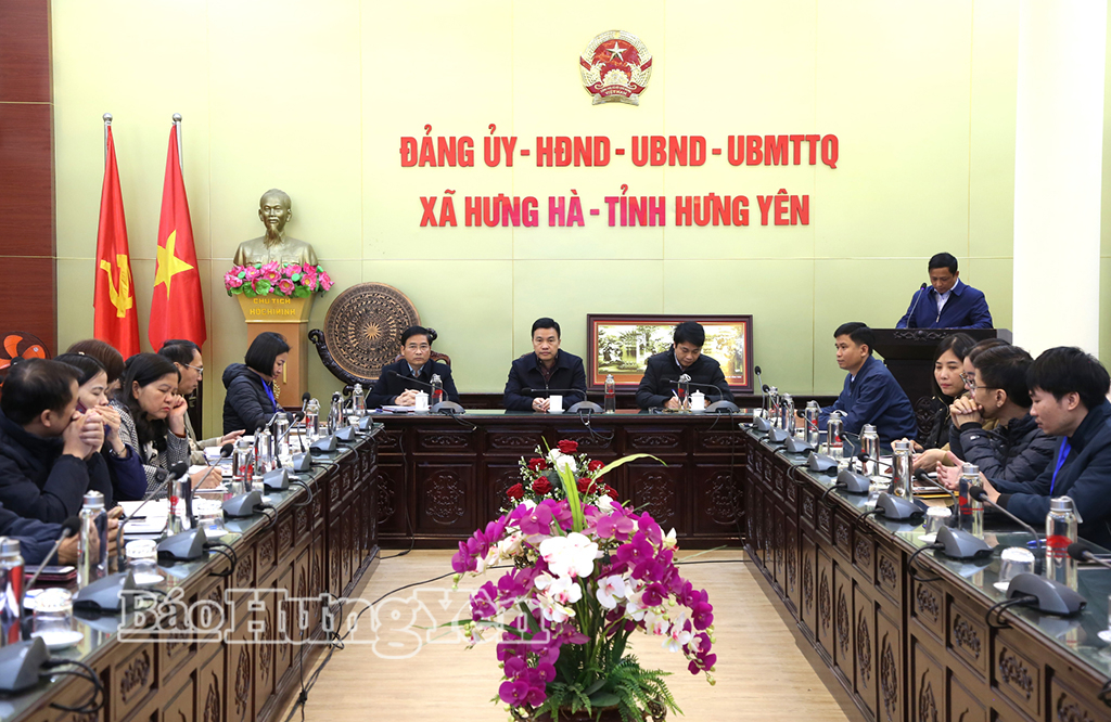 Các đại biểu dự lễ ra quân.