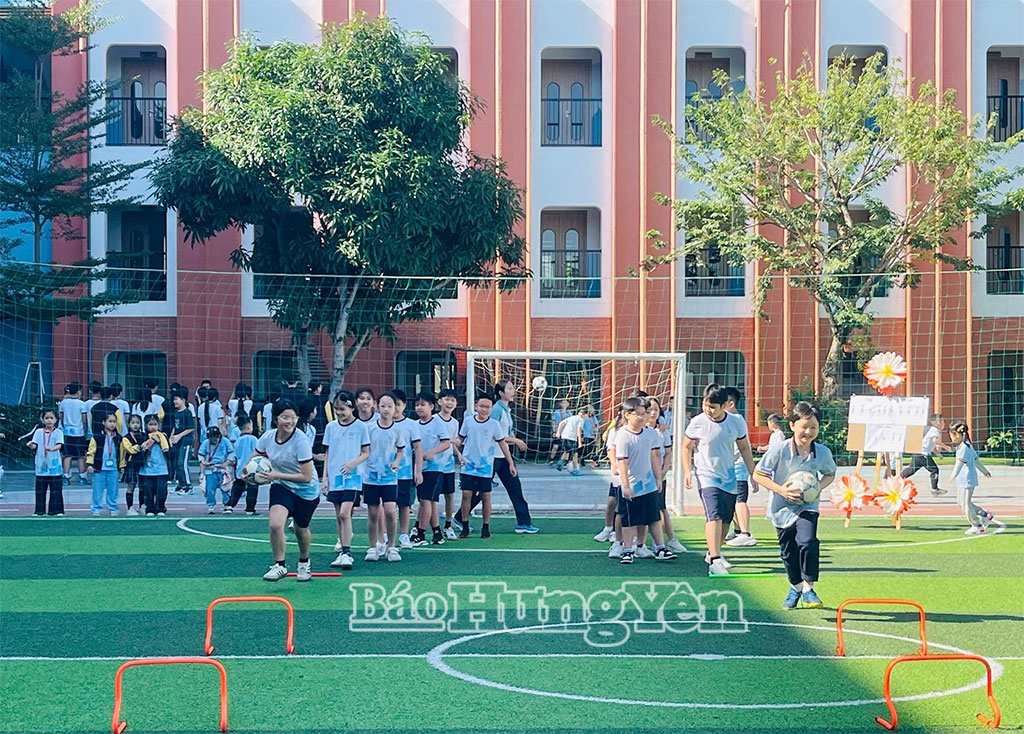 Tiết học giáo dục thể chất của học sinh Trường Tiểu học, THCS và THPT Marie Curie Thái Bình (phường Trần Lãm).