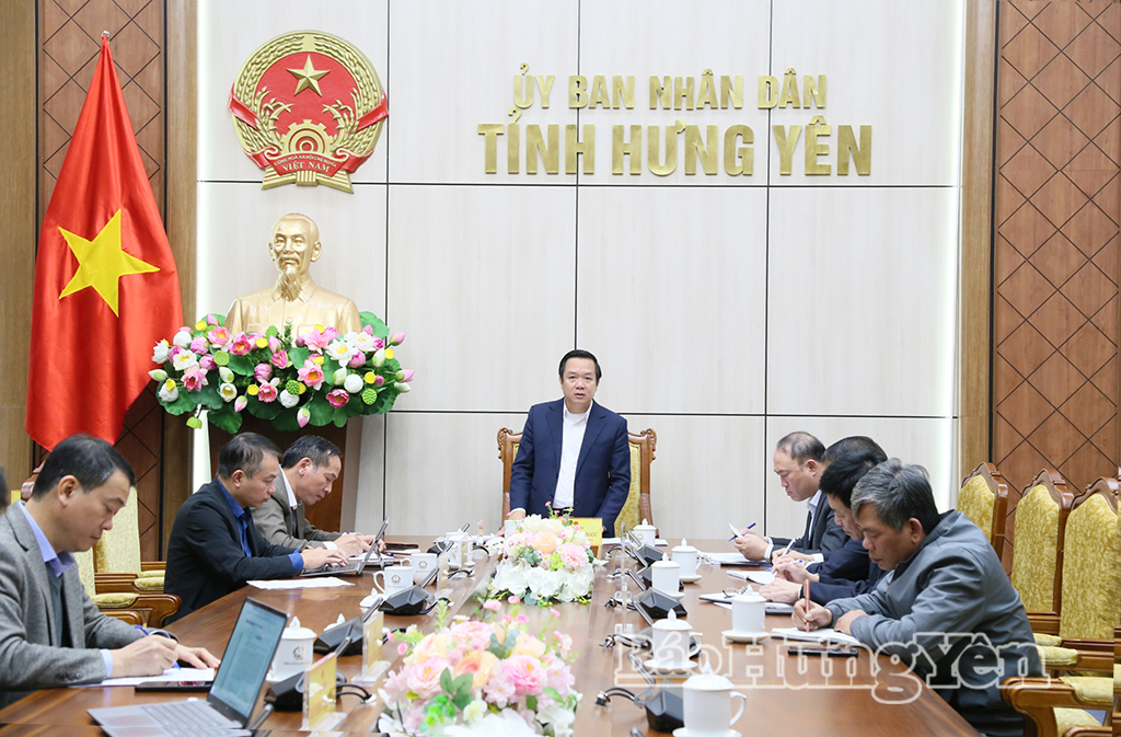 Đồng chí Phạm Quang Ngọc, Phó Bí thư Tỉnh ủy, Chủ tịch UBND tỉnh chủ trì buổi làm việc với các sở, ngành, đơn vị liên quan về thúc đẩy giải ngân vốn đầu tư công trên địa bàn tỉnh.