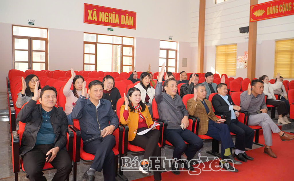 Các cử tri biểu quyết thống nhất danh sách những người được dự kiến giới thiệu ứng cử đại biểu HĐND xã Nghĩa Dân nhiệm kỳ 2026 - 2031.