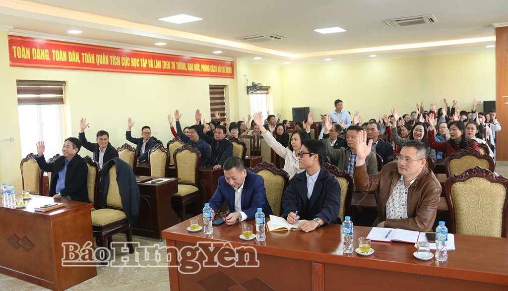 Cán bộ, công chức, viên chức, người lao động Sở Tư pháp biểu quyết giới thiệu nhân sự ứng cử đại biểu HĐND tỉnh, nhiệm kỳ 2026 - 2031.