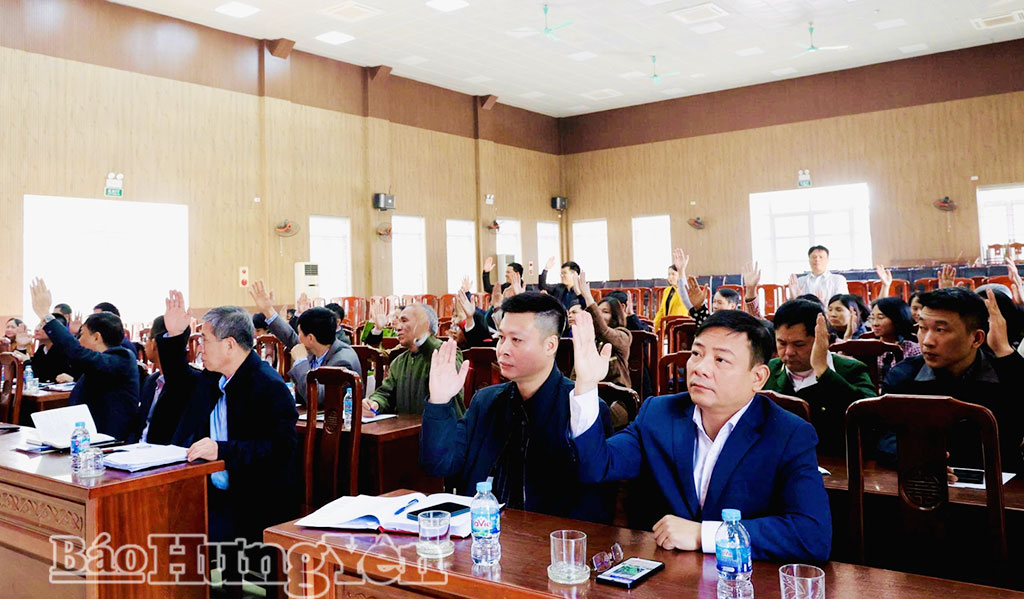 Các cử tri biểu quyết thống nhất danh sách những người được dự kiến giới thiệu ứng cử đại biểu HĐND xã Tân Hưng nhiệm kỳ 2026 - 2031.