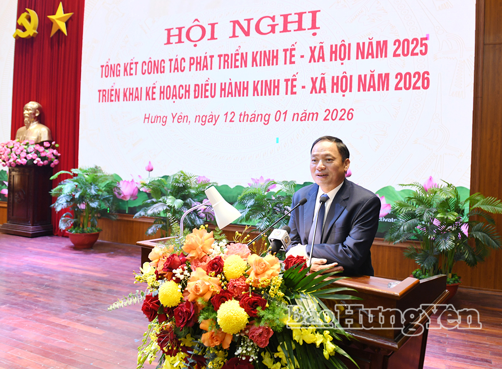 Đồng chí Phó Bí thư Tỉnh ủy, Chủ tịch HĐND tỉnh Trần Quốc Văn phát biểu tại hội nghị.