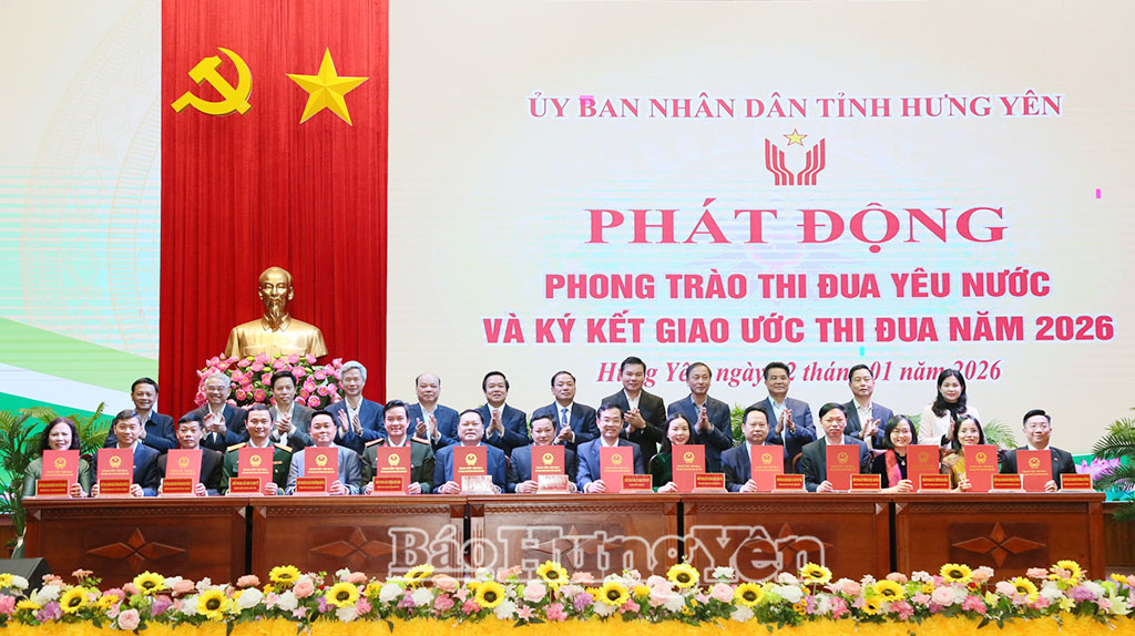 Các đại biểu chứng kiến trưởng khối của15 khối thi đua ký giao ước thực hiện phong trào thi đua năm 2026.