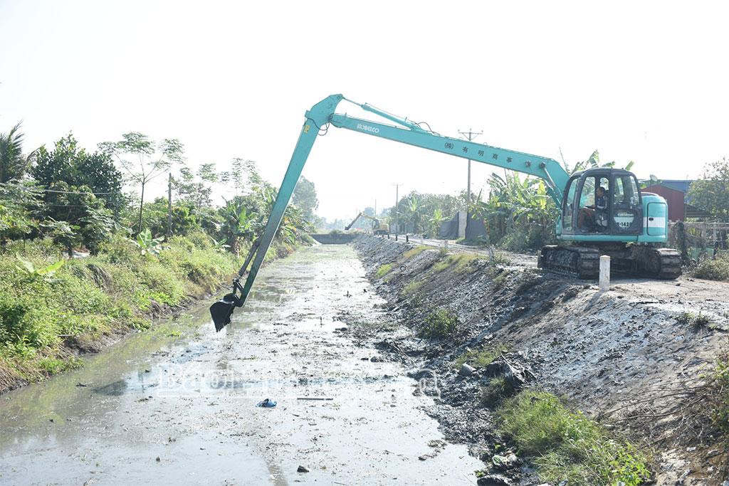 Xã Tiên Lữ tiến hành nạo vét sông T2 Mai Xá nhằm khơi thông dòng chảy, phục vụ sản xuất vụ xuân.