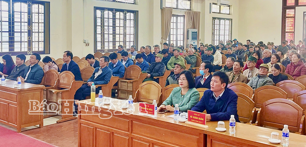 Các đại biểu dự buổi tiếp xúc cử tri.