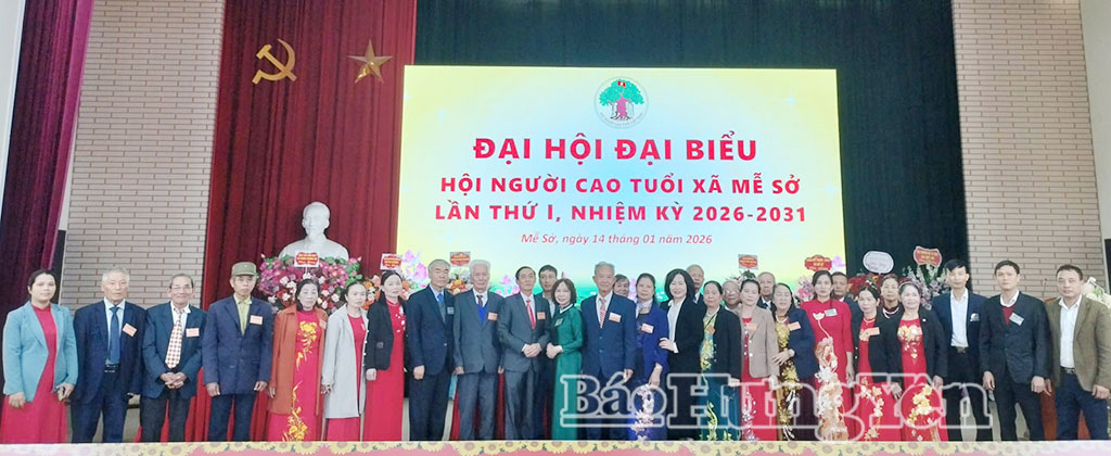 Các đại biểu chúc mừng Ban Chấp hành Hội NCT xã Mễ Sở, nhiệm kỳ 2026 - 2031.
