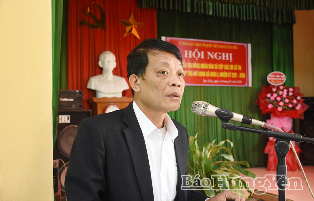 Đại biểu HĐND xã Tân Tiến giải đáp  một số kiến nghị của cử tri.