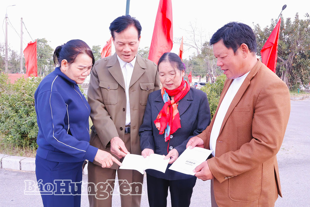 Xã Quang Hưng đẩy mạnh tuyên truyền về công tác bầu cử đến người dân.