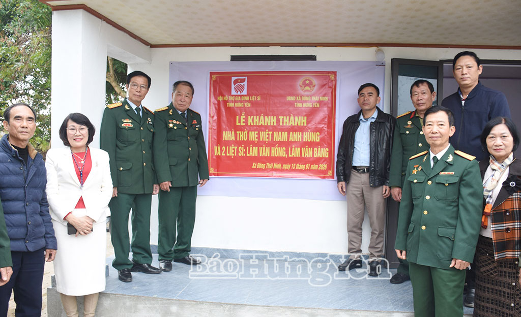 Các đại biểu dự lễ khánh thành.