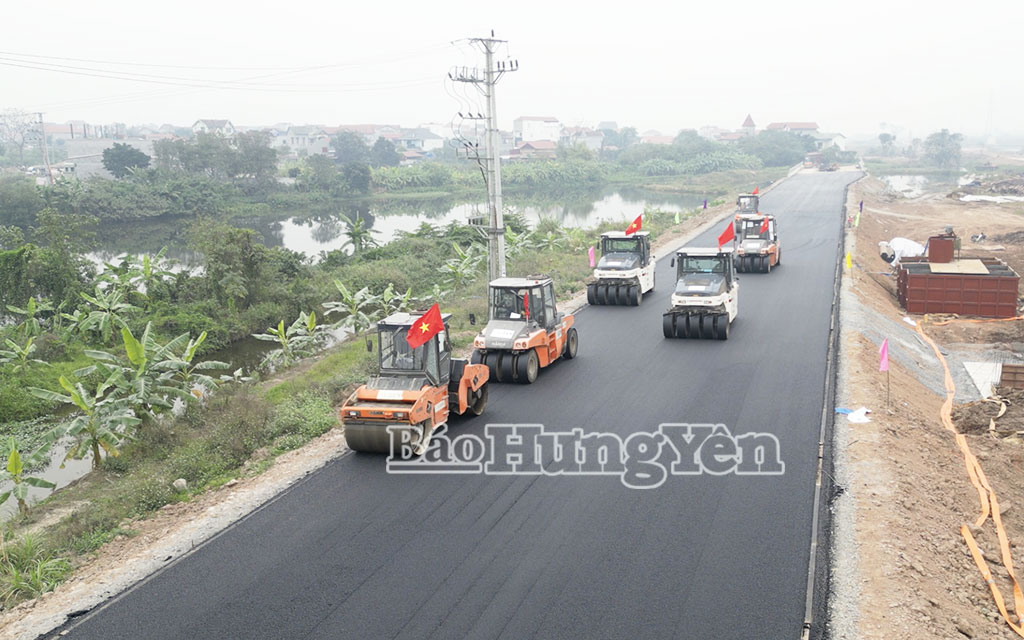 Khí thế thi công sôi nổi trên công trường đường Vành đai 4 – Vùng Thủ đô Hà Nội, đoạn qua địa phận xã Văn Giang, thể hiện quyết tâm đẩy nhanh tiến độ, bảo đảm chất lượng công trình chào mừng Đại hội đại biểu toàn quốc lần thứ XIV của Đảng.