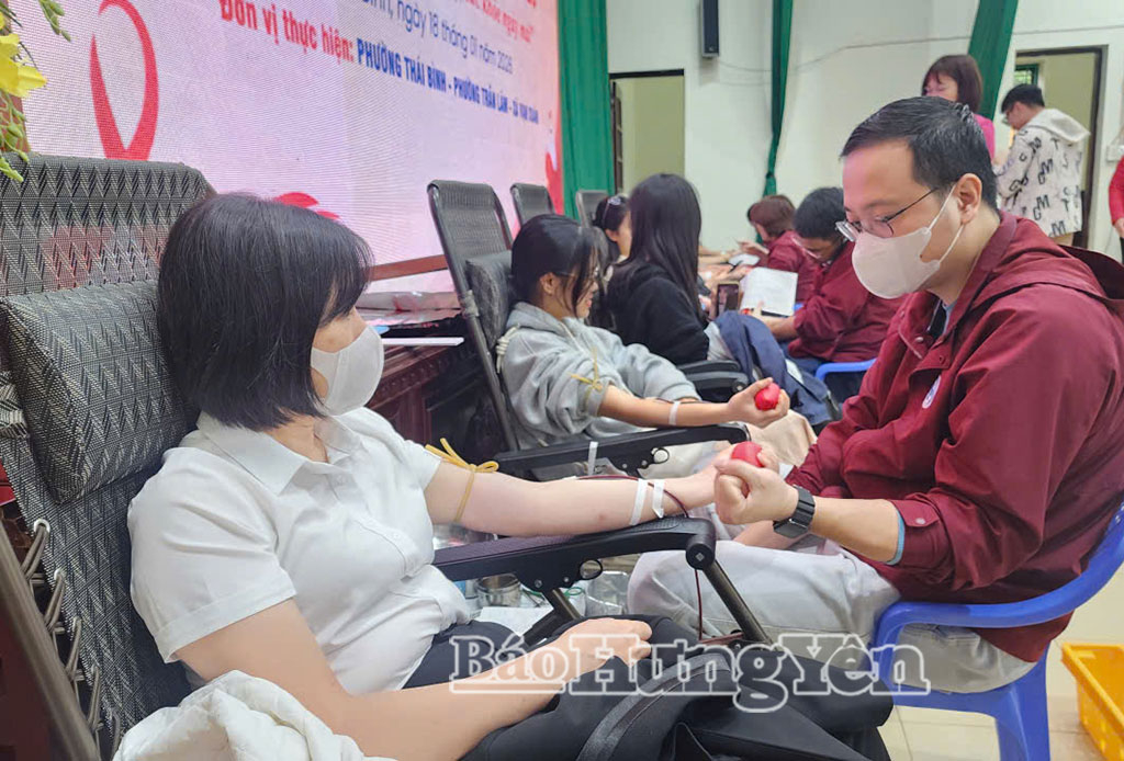Ngày hội hiến máu thu hút hơn 500 người tham gia.
