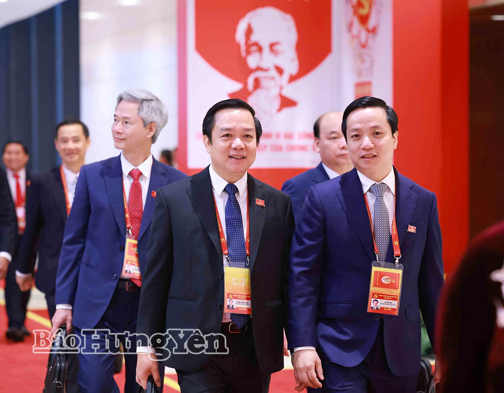 Đồng chí Phạm Quang Ngọc, Phó Bí thư Tỉnh ủy, Chủ tịch UBND tỉnh cùng các đại biểu dự phiên họp trù bị Đại hội XIV của Đảng.