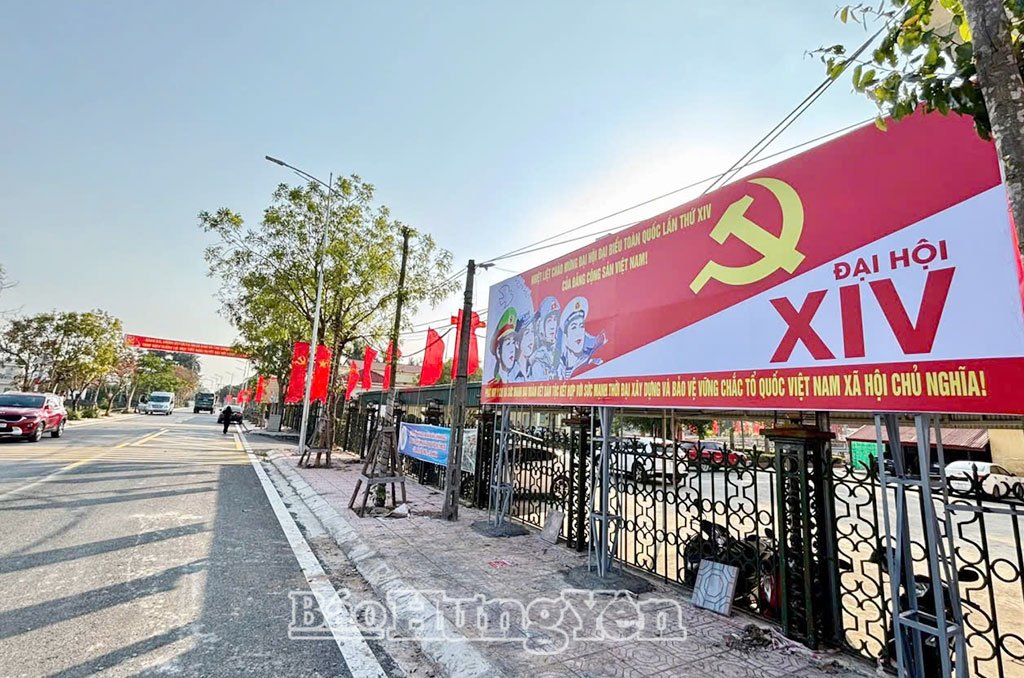 Tuyên truyền trực quan chào mừng Đại hội đại biểu toàn quốc lần thứ XIV của Đảng tại khu vực trụ sở UBND xã Tân Thuận.