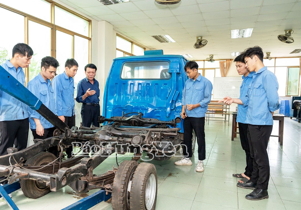 Sinh viên học ngành công nghệ kỹ thuật cơ khí tại Trường Đại học Thái Bình.