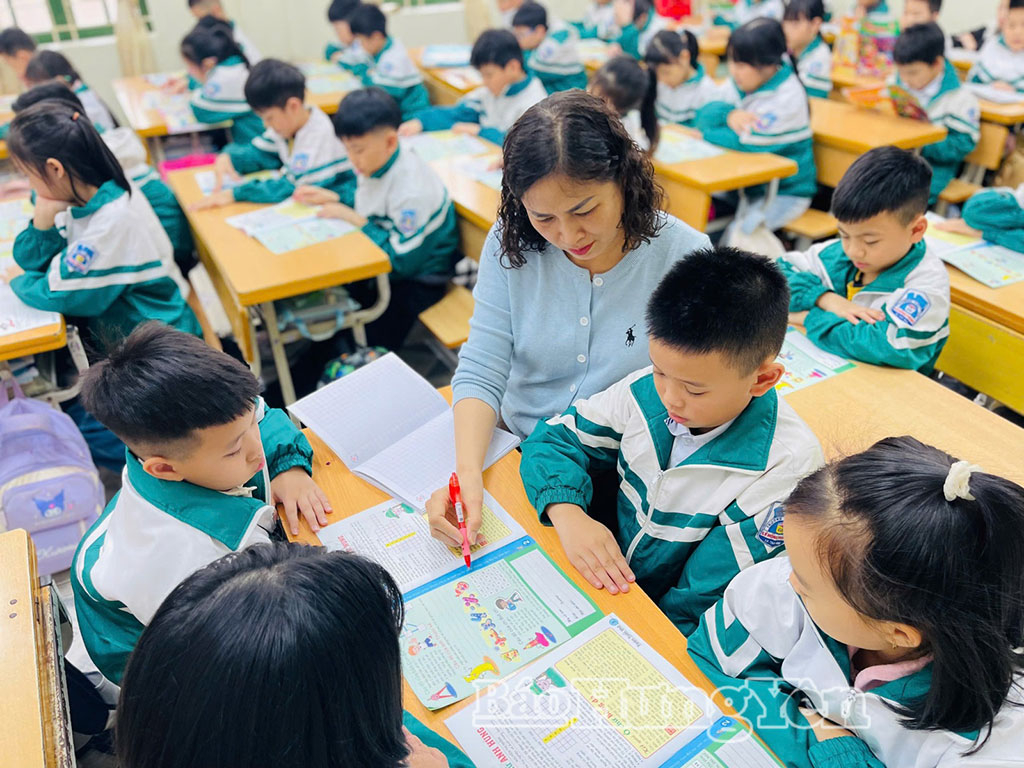 Giờ học của cô và trò lớp 3D, Trường Tiểu học Lê Hồng Phong (phường Thái Bình).