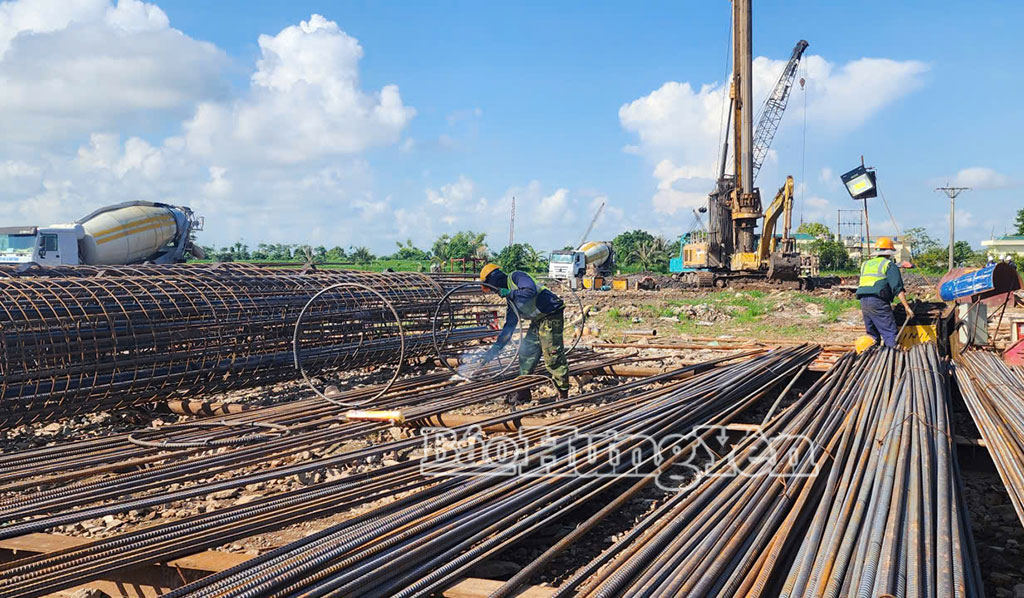 Đẩy nhanh tiến độ thi công tuyến đường cao tốc CT-08 qua địa bàn xã Hồng Vũ.