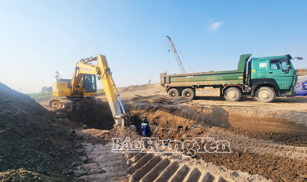 Thi công tuyến đường kết nối phường Thái Bình với xã Hưng Hà và phường Phố Hiến.