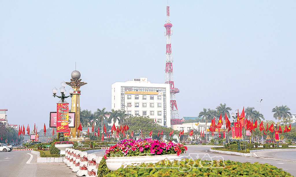 Khu vực trung tâm phường Phố Hiến rực rỡ cờ, hoa chào mừng Đại hội đại biểu toàn quốc lần thứ XIV của Đảng