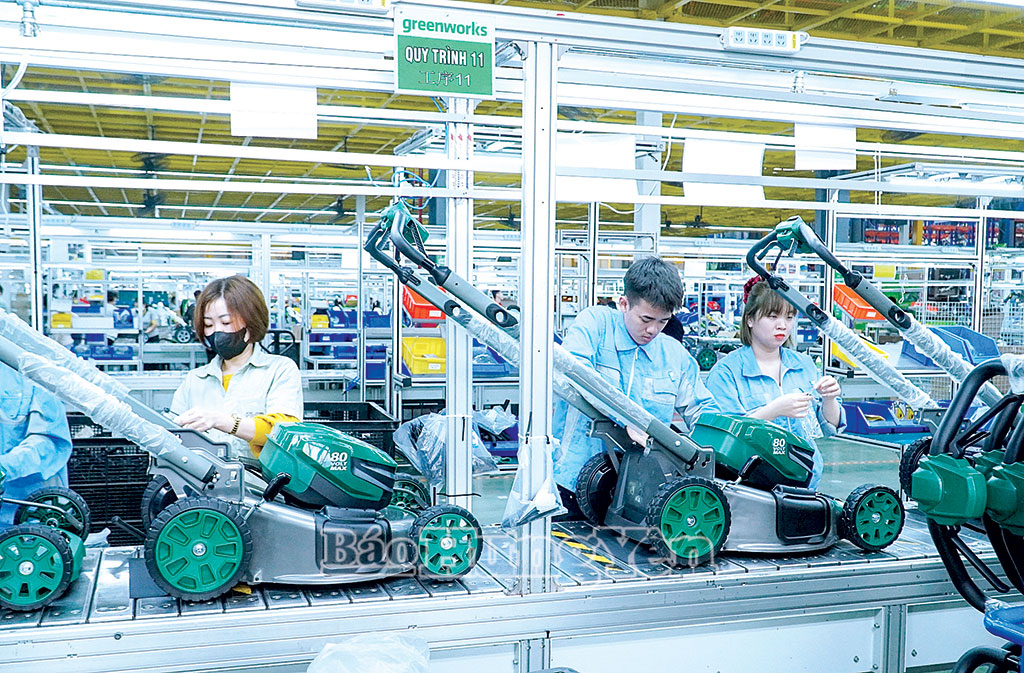  Sản xuất thiết bị làm vườn xuất khẩu tại Công ty TNHH Greenworks, khu công nghiệp Liên Hà Thái.