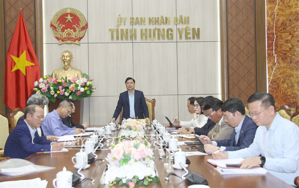 Đồng chí Phạm Văn Nghiêm, Phó Chủ tịch UBND tỉnh chủ trì cuộc họp.