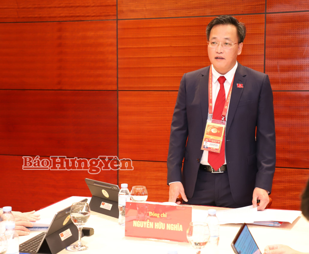 Đồng chí Nguyễn Hữu Nghĩa, Ủy viên Ban Chấp hành Trung ương Đảng, Bí thư Tỉnh ủy, Trưởng Đoàn đại biểu Đảng bộ tỉnh chủ trì buổi làm việc tại đoàn thảo luận về các văn kiện Đại hội XIV của Đảng.