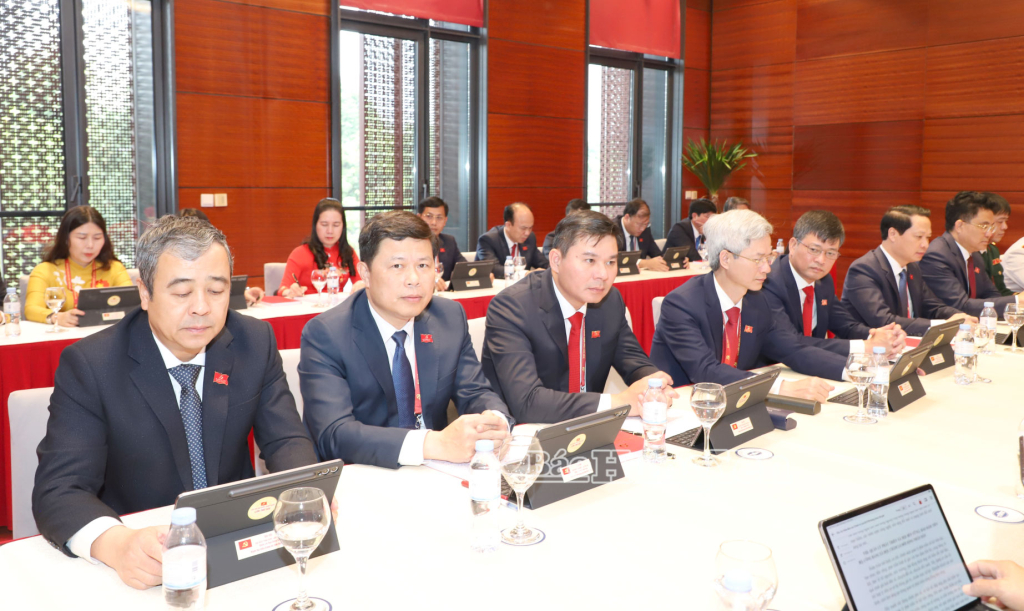 Các đại biểu làm việc tại đoàn thảo luận về các văn kiện Đại hội XIV của Đảng.