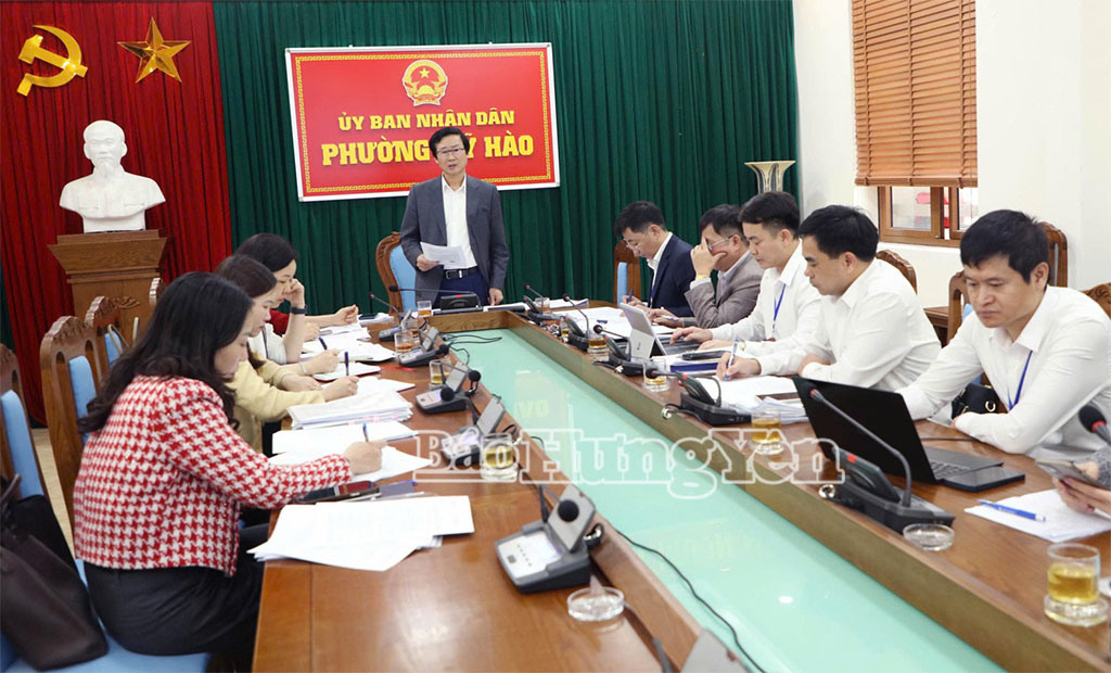 Đoàn giám sát công tác bầu cử đại biểu Quốc hội và đại biểu HĐND các cấp làm việc tại phường Mỹ Hào.