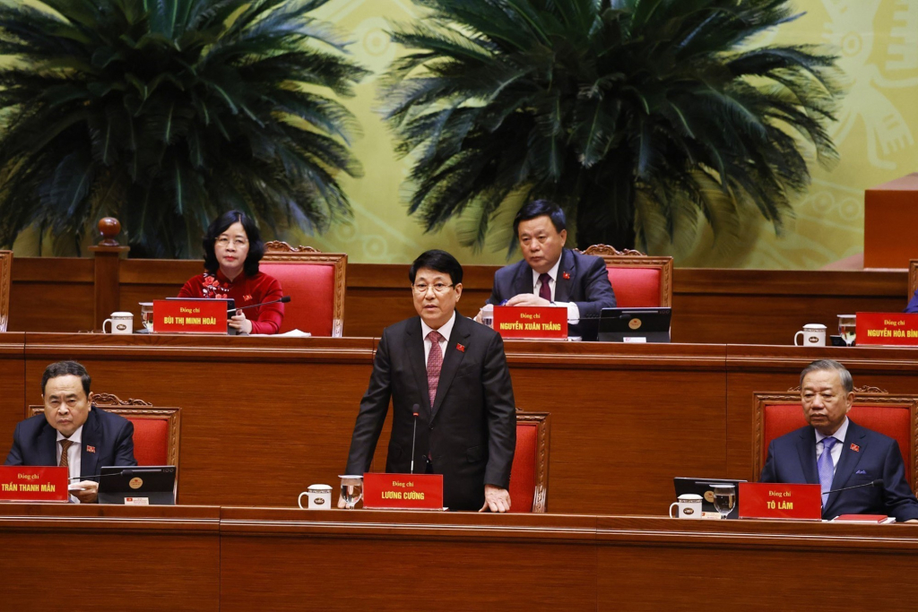 Đồng chí Lương Cường - Ủy viên Bộ Chính trị, Chủ tịch nước điều hành phiên thảo luận.