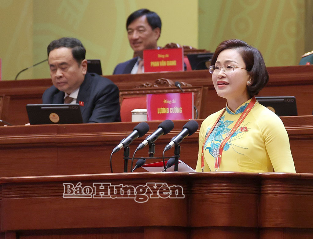 Đồng chí Trần Thị Thanh Thủy, Ủy viên Ban Thường vụ Tỉnh ủy, Bí thư Đảng ủy, Chủ tịch HĐND phường Mỹ Hào trình bày tham luận tại phiên thảo luận hội trường Đại hội XIV của Đảng.