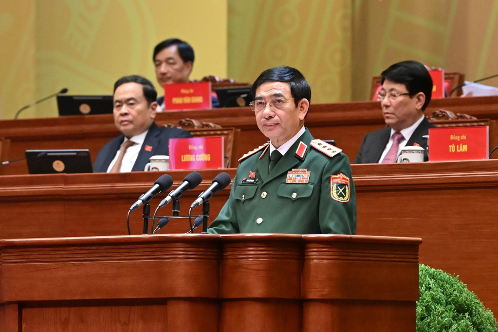 Đại tướng Phan Văn Giang, Ủy viên Bộ Chính trị, Phó Bí thư Quân ủy Trung ương, Bộ trưởng Bộ Quốc phòng, tham luận về vấn đề