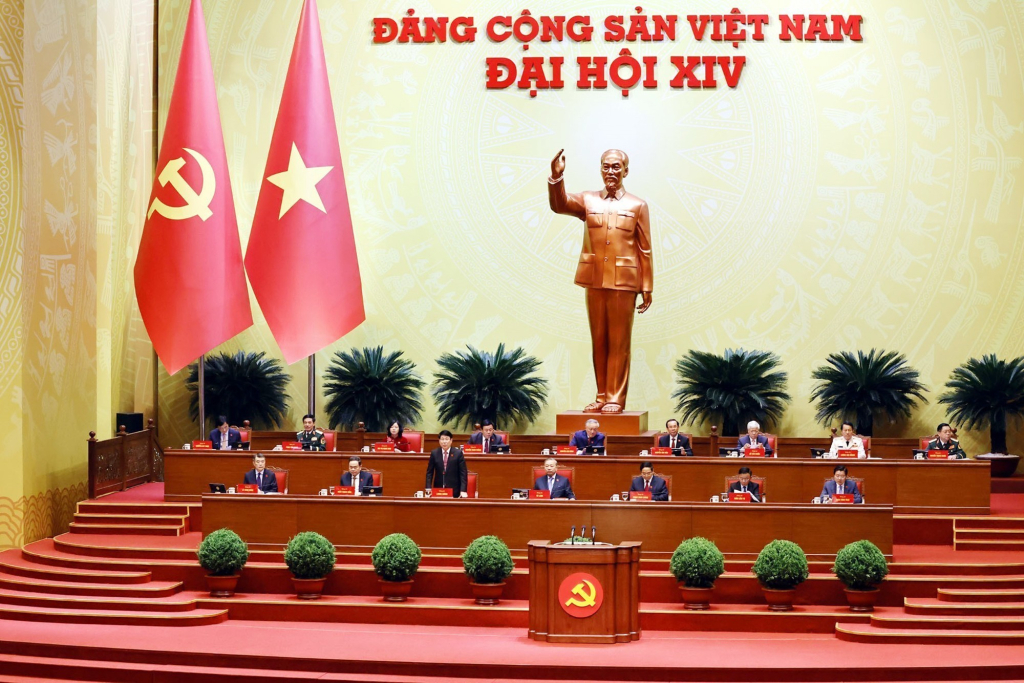 Đoàn Chủ tịch điều hành đại hội.