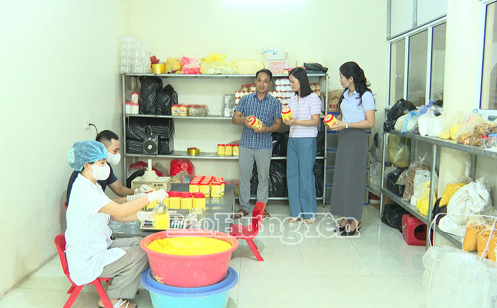 Cơ sở sản xuất tinh bột nghệ của anh Nguyễn Văn Thiêm, thôn Tân Hưng, xã Chí Minh.