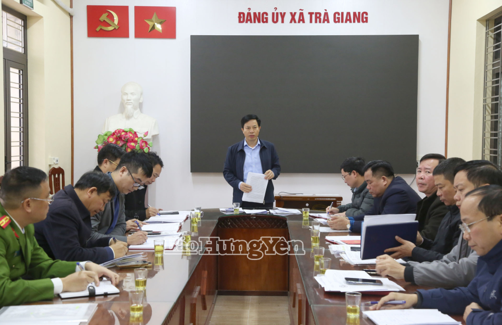 Đồng chí Lại Văn Hoàn, Phó Chủ tịch UBND tỉnh, Ủy viên Ủy ban Bầu cử tỉnh, Trưởng đoàn kiểm tra số 9 phát biểu chỉ đạo tại buổi kiểm tra.