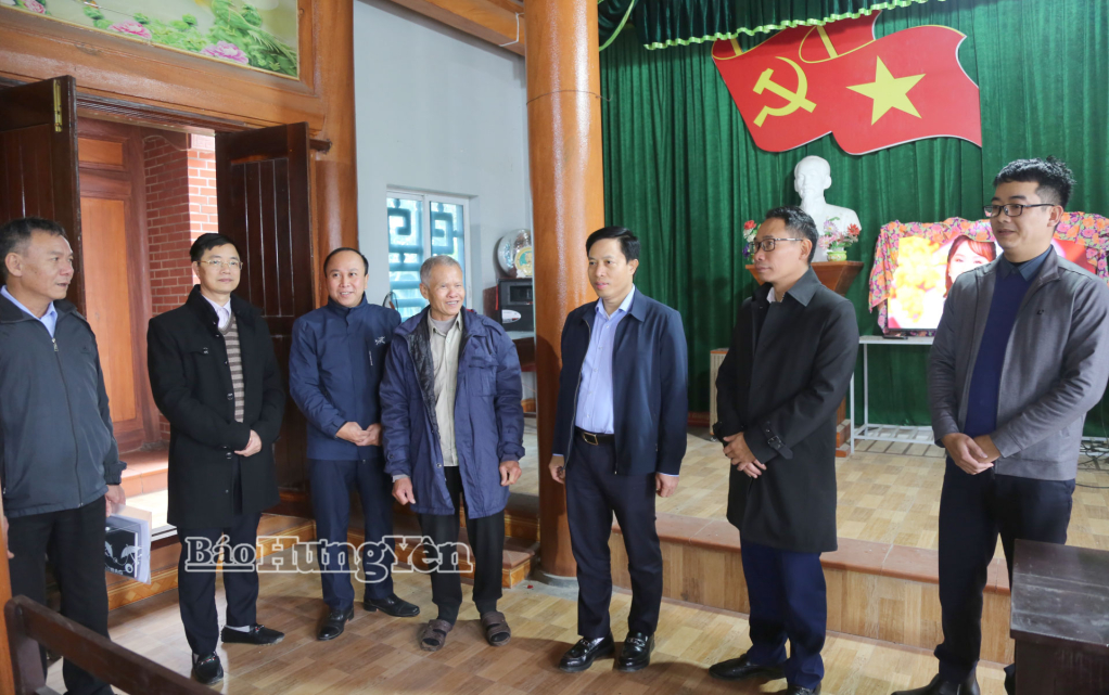 Đồng chí Lại Văn Hoàn, Phó Chủ tịch UBND tỉnh, Ủy viên Ủy ban Bầu cử tỉnh, Trưởng đoàn kiểm tra số 9 kiểm tra công tác chuẩn bị bầu cử tại  xã Trà Giang.