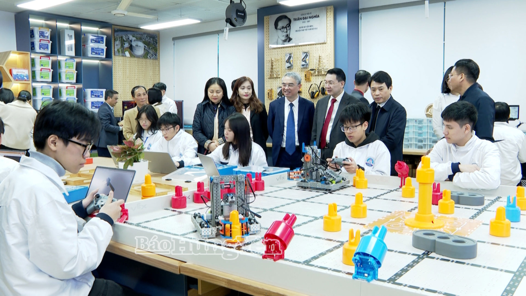 Trường THPT Chuyên Thái Bình và Trường THPT Bắc Đông Quan là 2 trong số hơn 100 trường học trên cả nước được hưởng lợi từ chương trình “STEM Innovation Petrovietnam”.