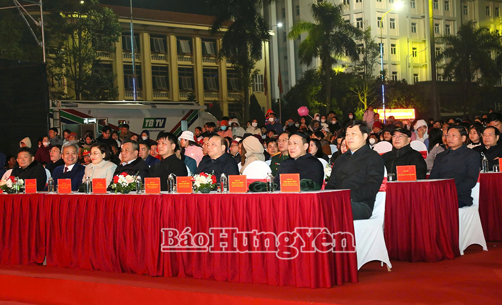 Các đại biểu dự chương trình.