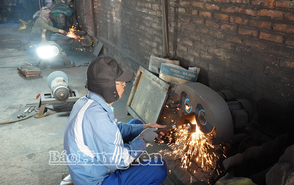 Làng nghề rèn An Tiêm tất bật ngày cuối năm.