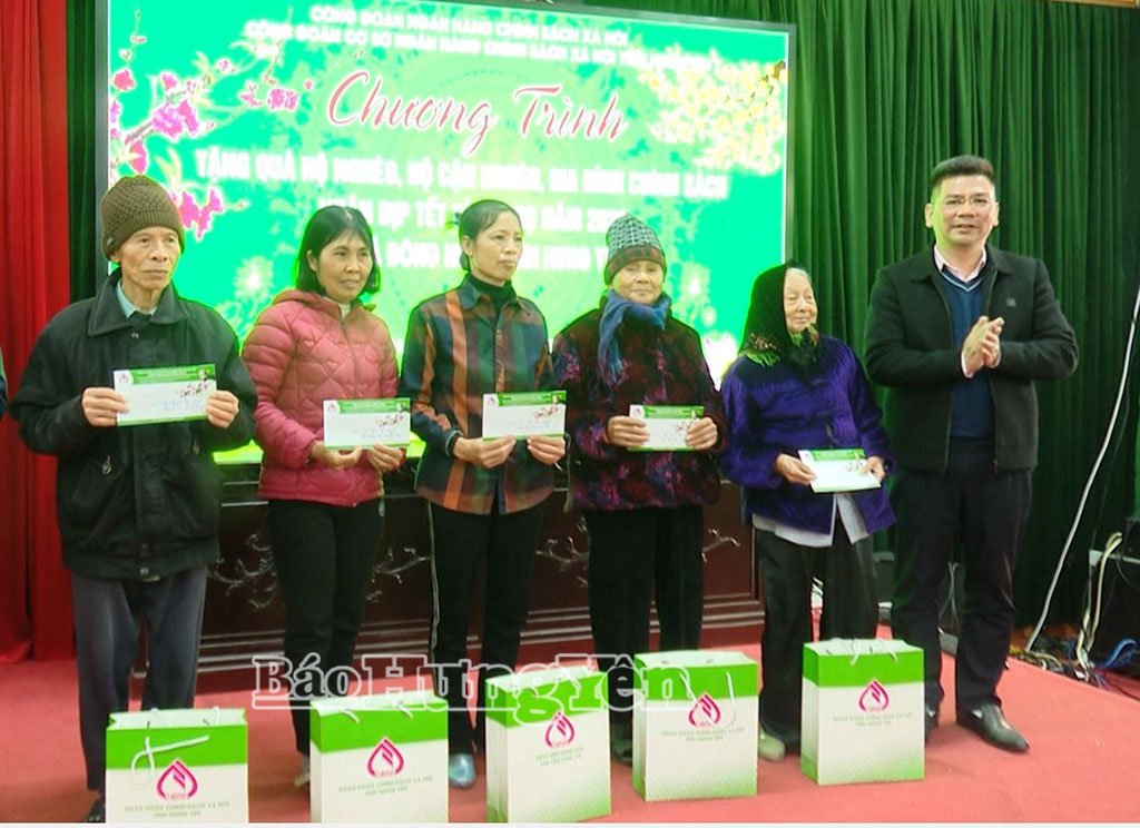 100% hộ nghèo trên địa bàn tỉnh được tặng quà Tết với mức 800 nghìn đồng/hộ.