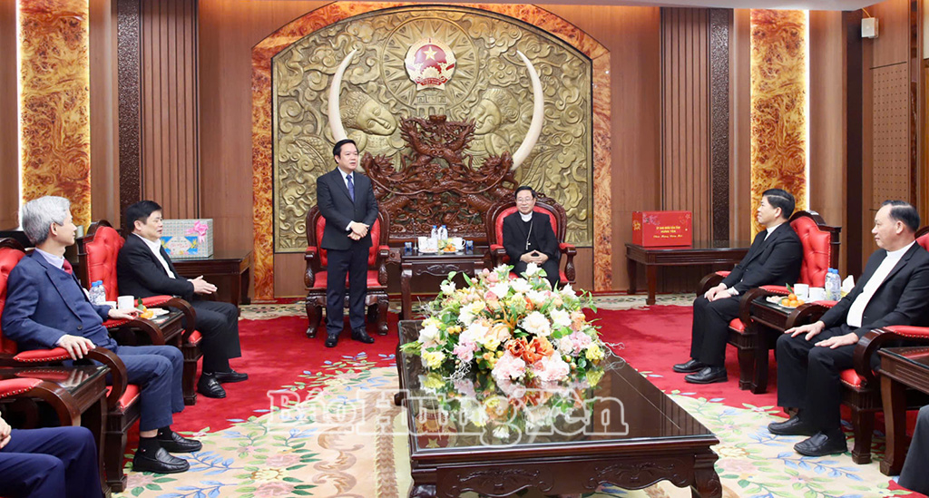 Đồng chí  Phạm Quang Ngọc, Ủy viên Ban Chấp hành Trung ương Đảng, Phó Bí thư Tỉnh ủy, Chủ tịch UBND tỉnh  phát biểu đáp từ.