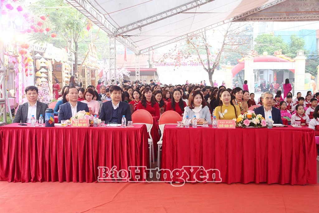 Các đại biểu dự chuyên đề.