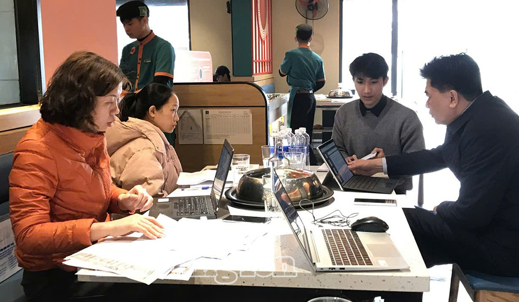 Kiểm tra các thủ tục pháp lý về an toàn thực phẩm tại một cơ sở thực phẩm.