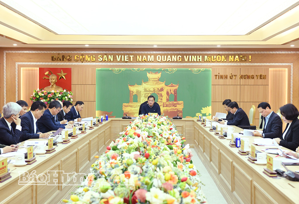 Đồng chí Nguyễn Hữu Nghĩa, Ủy viên Ban Chấp hành Trung ương Đảng, Bí thư Tỉnh ủy, Trưởng ban Chỉ đạo bầu cử tỉnh chủ trì cuộc họp.