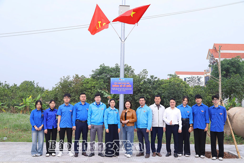 Kh&aacute;nh th&agrave;nh C&ocirc;ng tr&igrave;nh &ldquo;Đường cờ Tổ quốc&rdquo; tại x&atilde; Việt Tiến